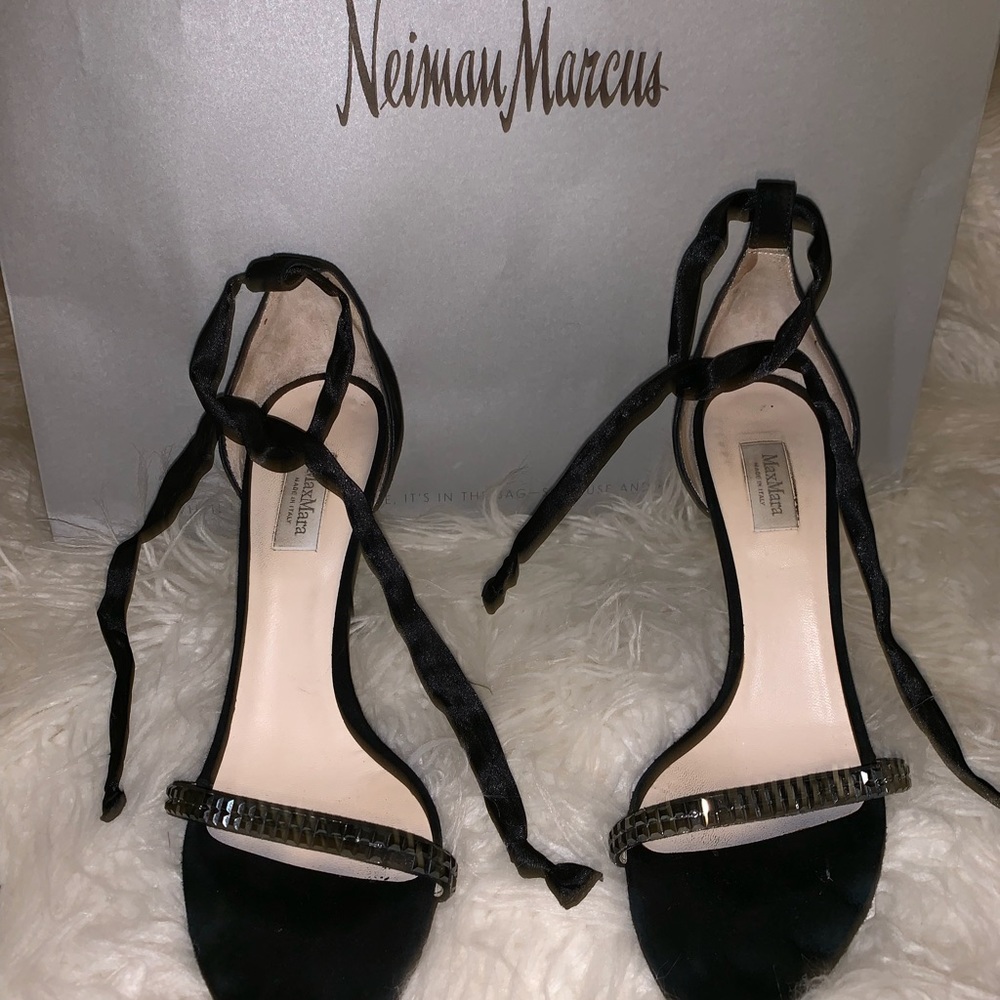 Sold/Max Mara heel - Picture 2 of 8